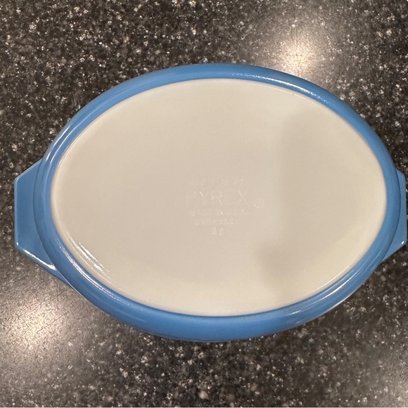 Vintage Pyrex Snowflake Blue 1.5 Quart Casserole Dish With Lid - Picture 4 of 7